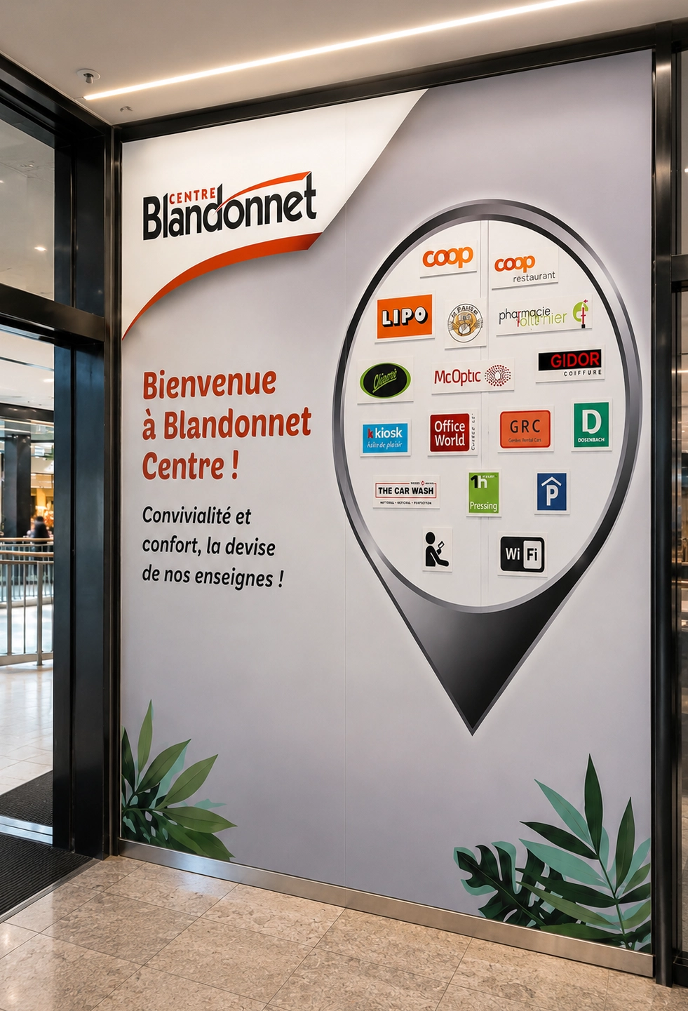Film adhésif imprimé personnalisé appliqué sur une grande vitrine de commerce moderne.